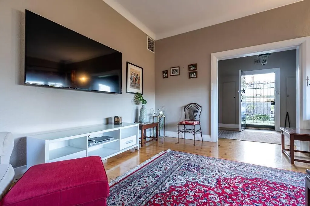 Beautiful 2 Story Manor Close To Beach And All Glenelg Apartment